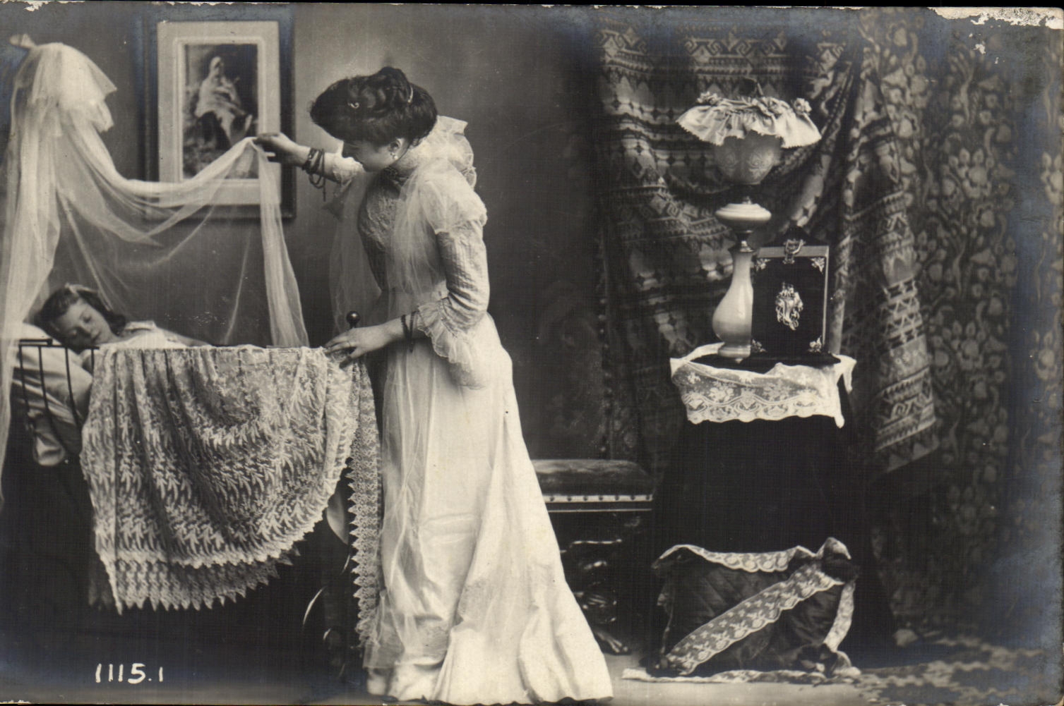CPA Fantaisie Femme et enfant Landau