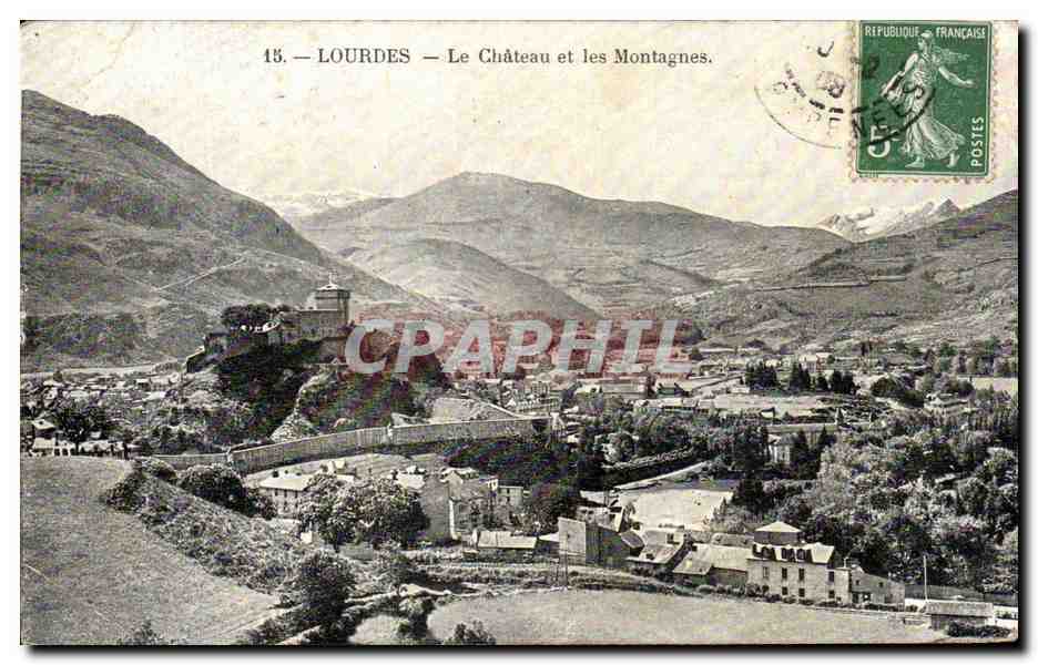 CPA Lourdes Le Chateau et les Montagnes