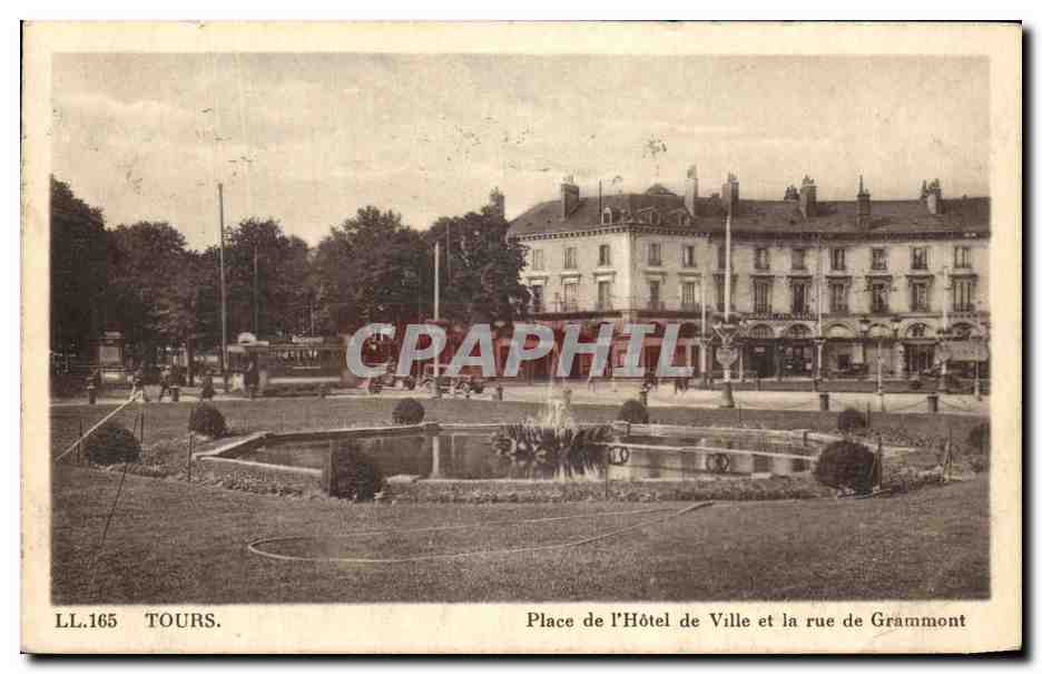 CPA Tours Place de l'Hotel de Ville de la rue de Grammont