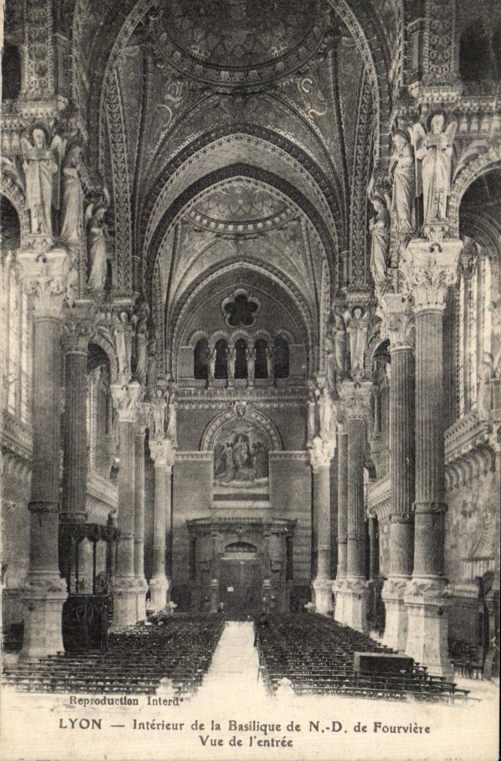 CPA Lyon Interieur de la Baislique de Fourviere Vue de l'Entree