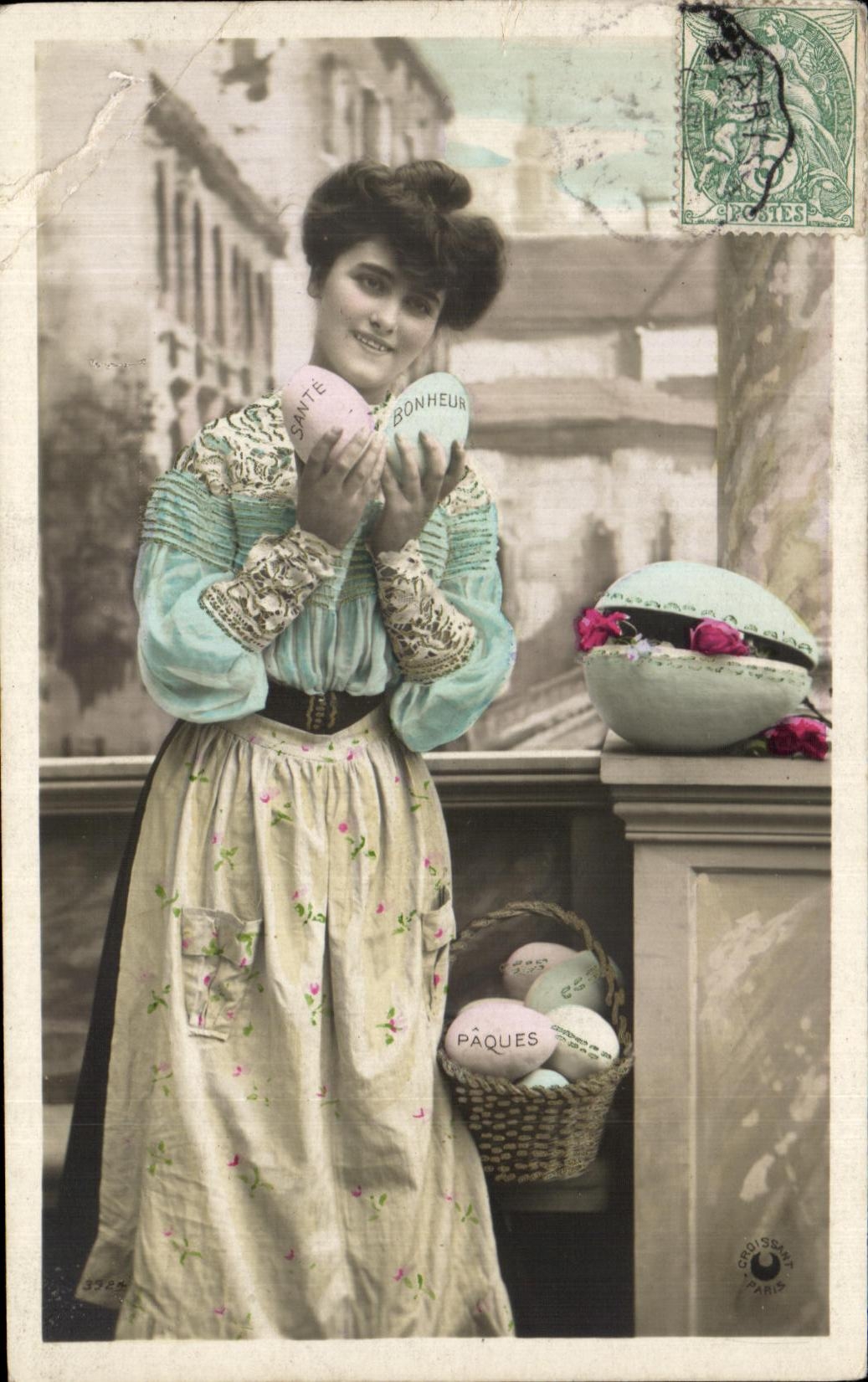 CPA Fantaisie Femme Oeufs Paques