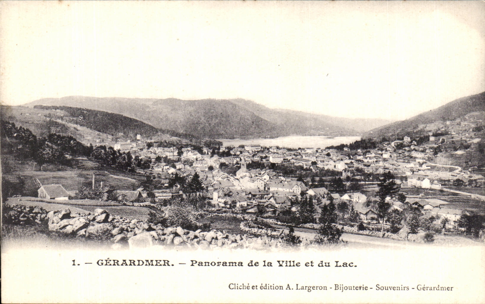 CPA Gerardmer Pamorama de la Ville et du Lac