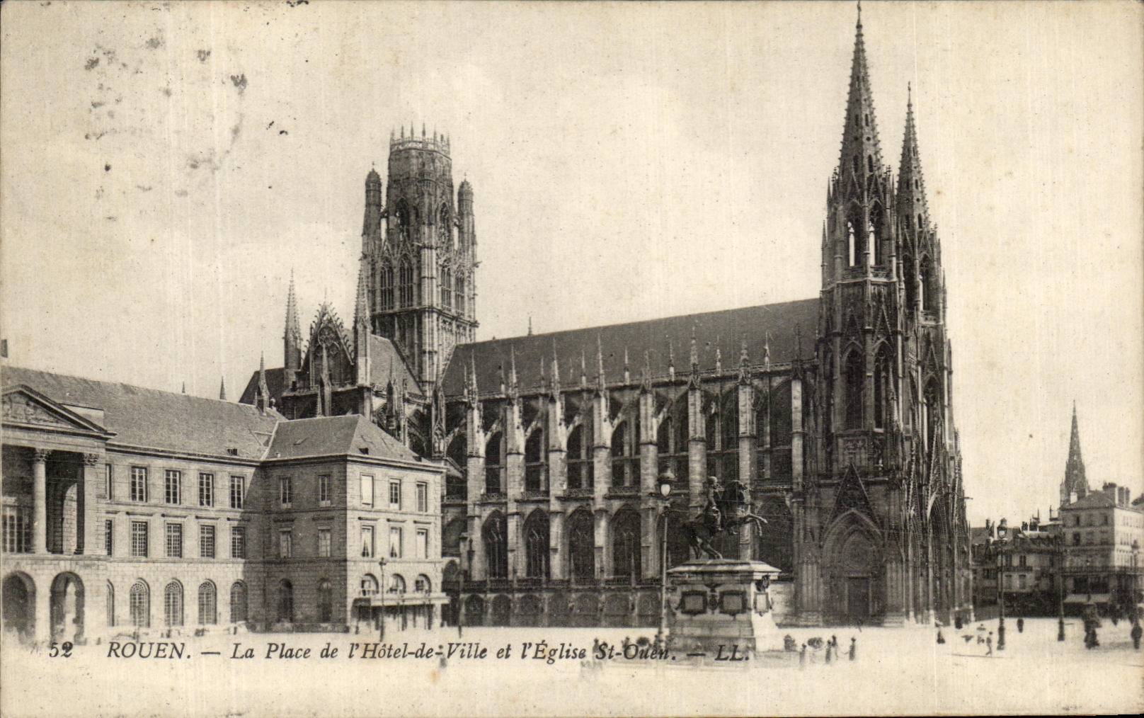 CPA Rouen La Place de l'Hotel de Ville Et l'Eglise st Ouen
