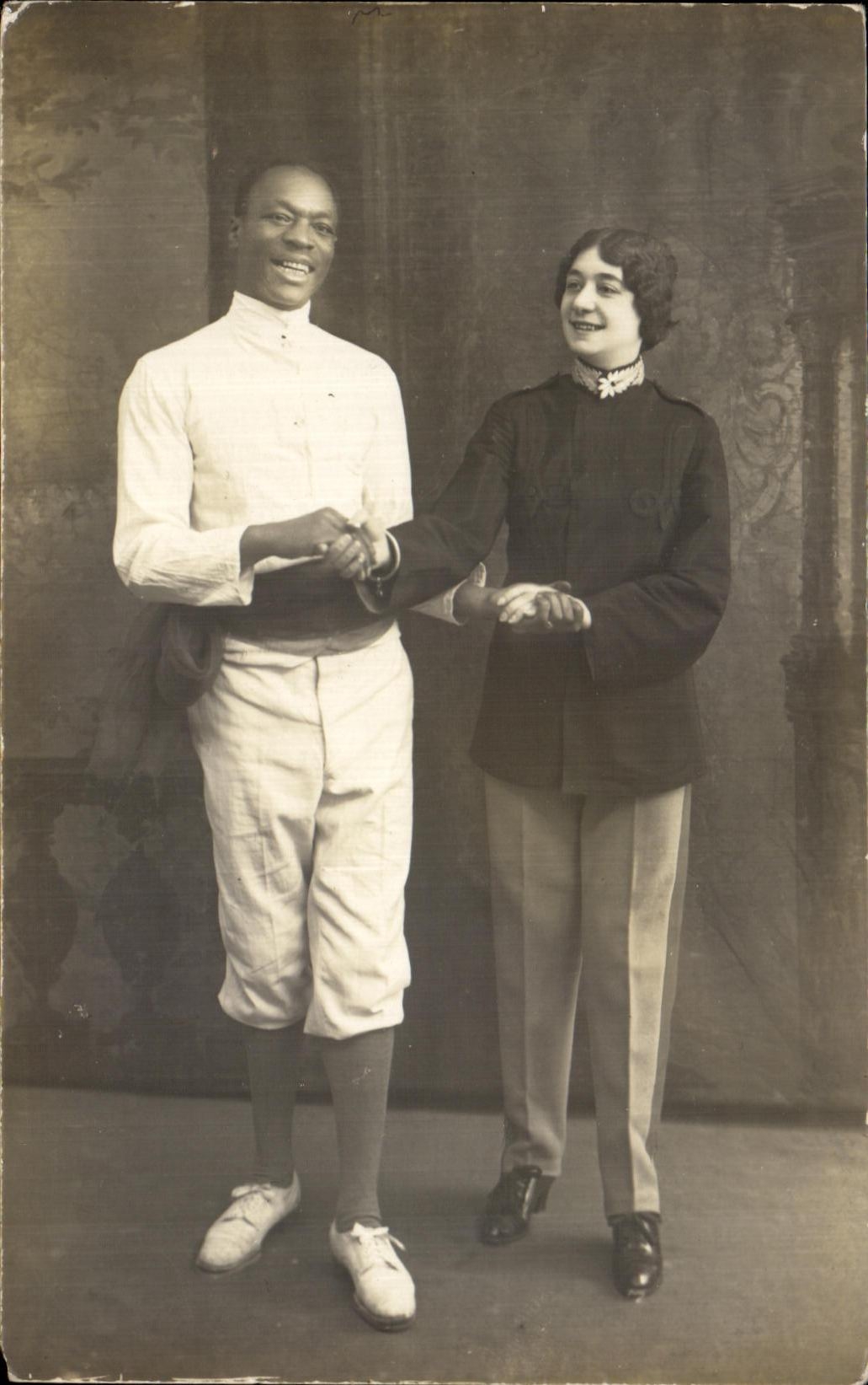 CARTE PHOTO Fmme et homme de couleur Danseur