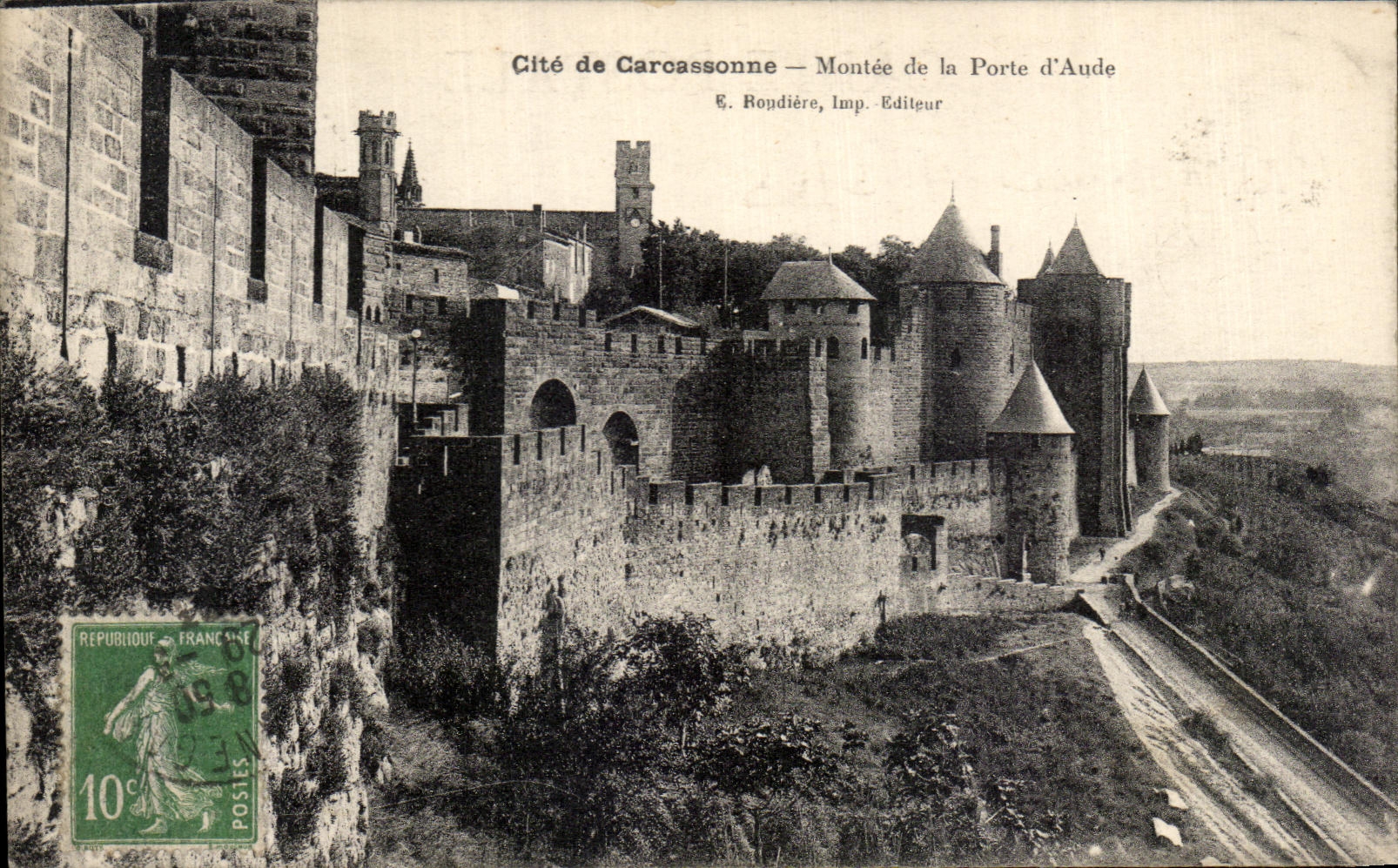 Cité de Carcassonne — Montée de la Porte d'Aude — G. Ropdière, Imp. Editeur