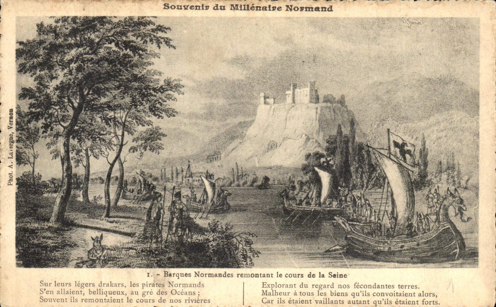 CPA Souvenir du Millenalre Normand Barques Normandes remontant le cours de la Seine Bateaux Dragon 