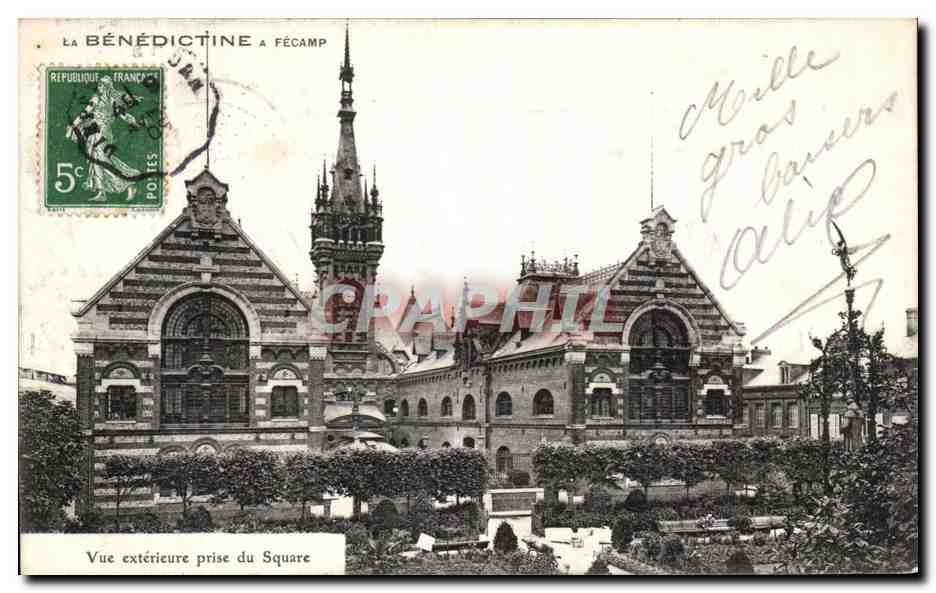 CPA La Benedictine a Fecamp Vue exterieure prise du Square