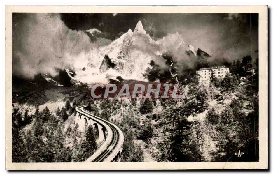 CPA Chamonix Mont Blanc Chemin de fer du Montenvers Le dru et l'Hotel du Montenvers
