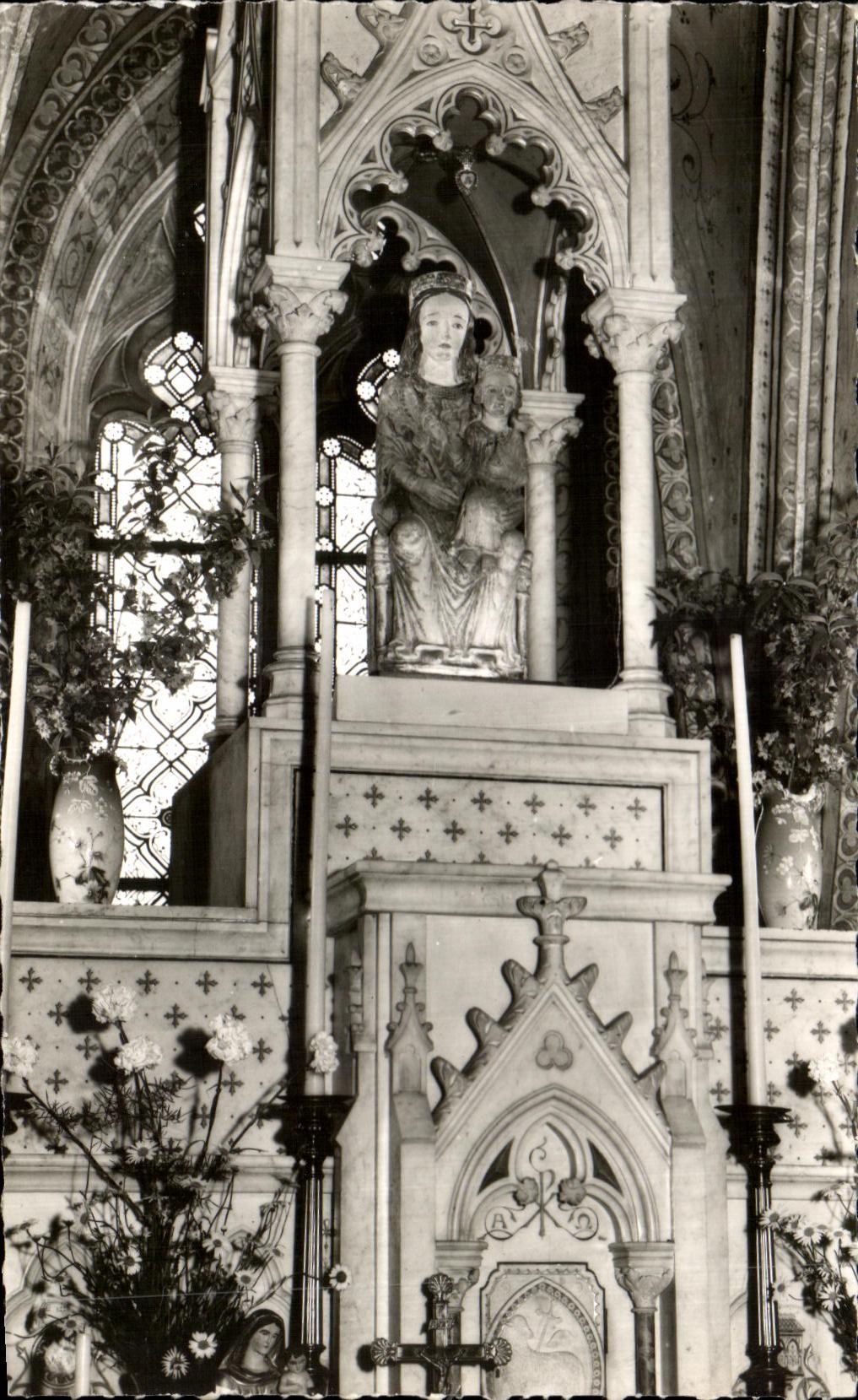 CPA Chapelle Notre Dame du Pont Saint Junien Statue du tiers La Vierge en Majeste
