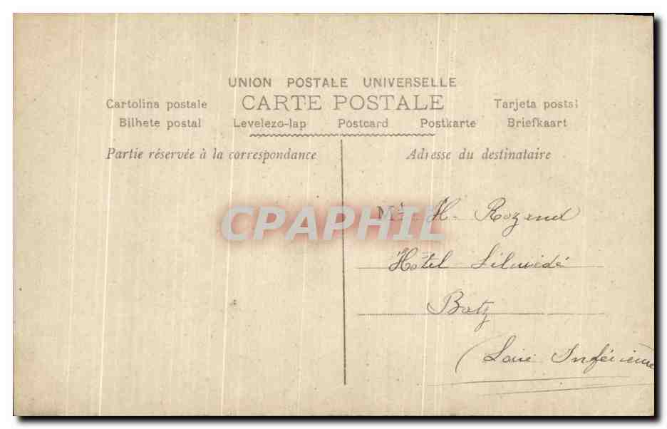 Femme en chapeau orné de plumes — tenant une rose — éditeur Léon Lévy, n° 7058 — Achterkant