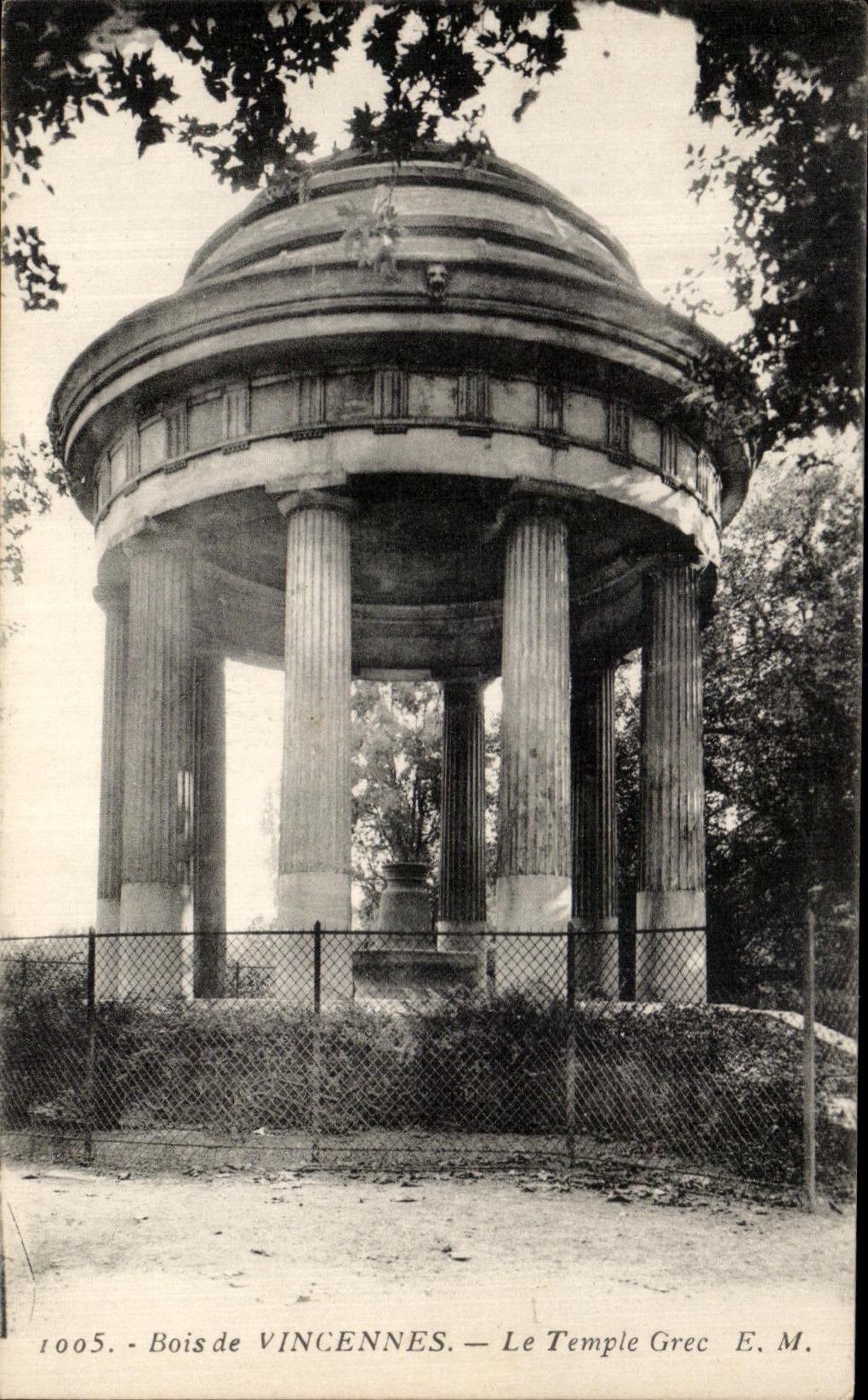 CPA Bois de Vincennes Le Temple Grec