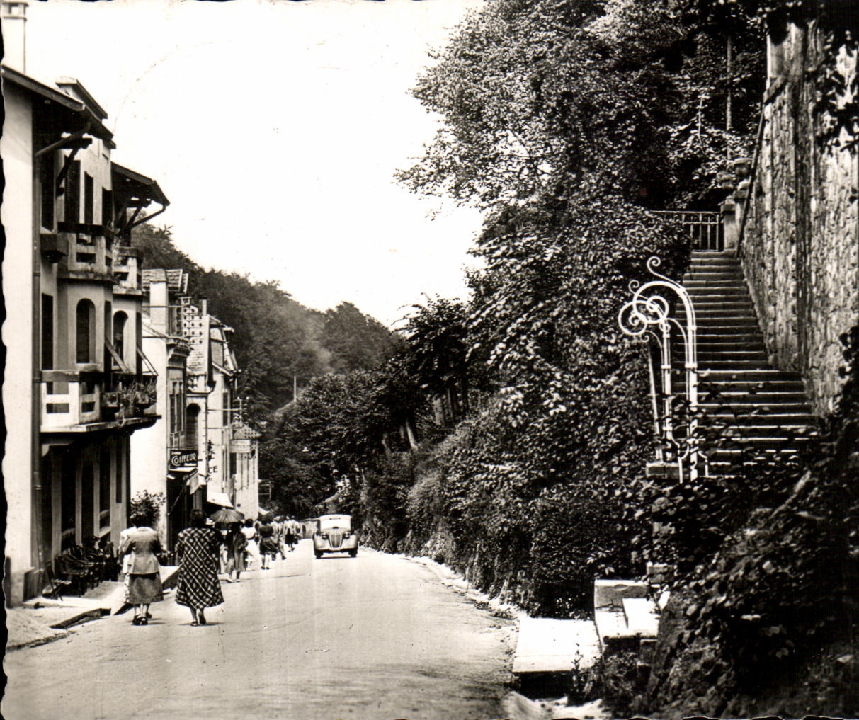 CPA Capvern Les Bains Rue des Thermes et escalier des promenades