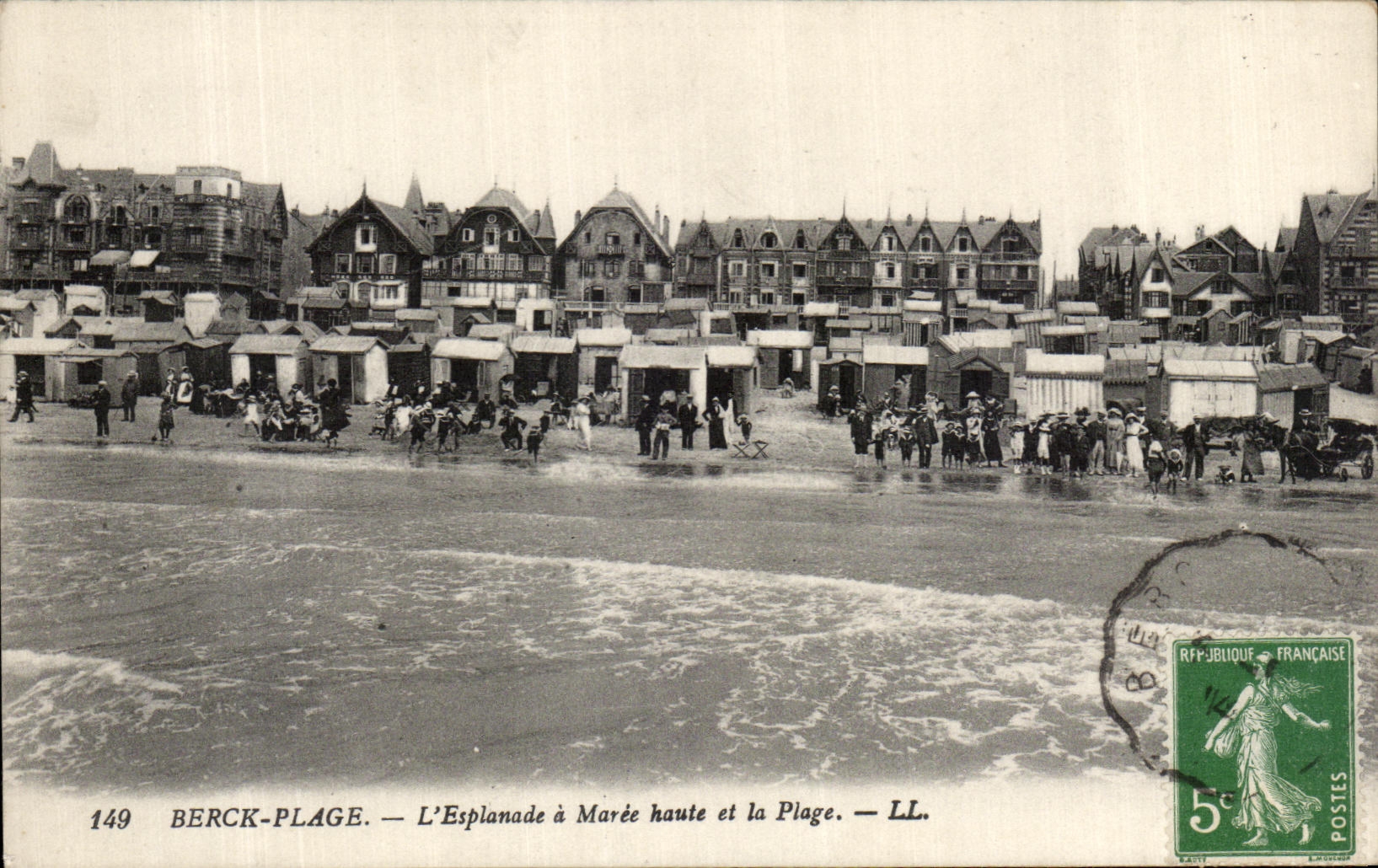 CPA Berck Plage L'Esplanade a Maree haute et la Plage