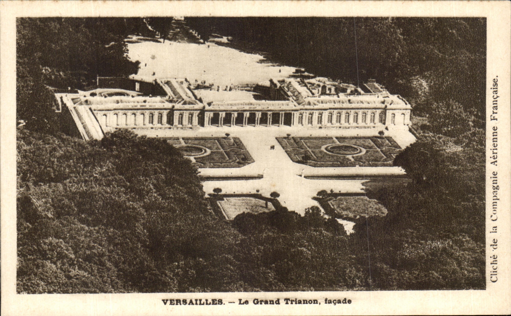 CPA Versailles Le Grand Trianon facade