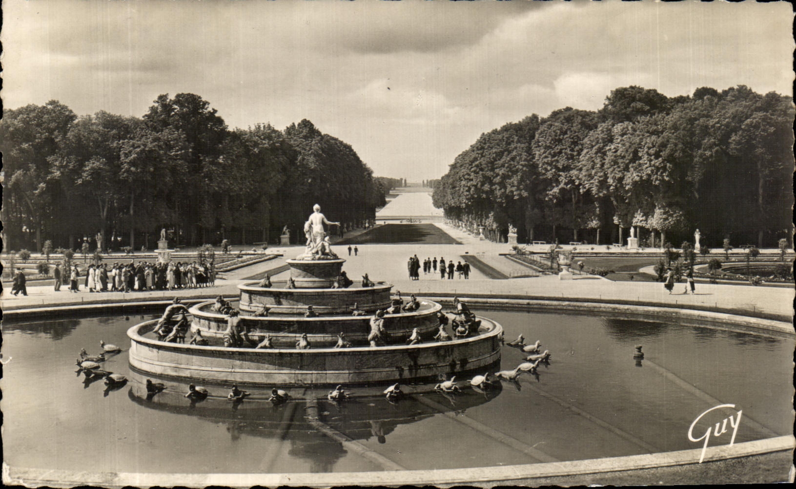 CPA Versailles Et Ses Merveilles Parc du Chateau Le bassin de Latone le tapis vert et le grand canal