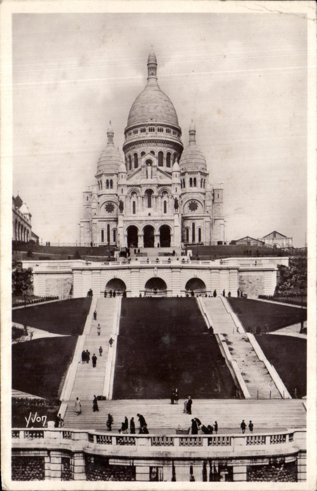 Basilika des Heiligen Herzens — Paris — Y. Jong