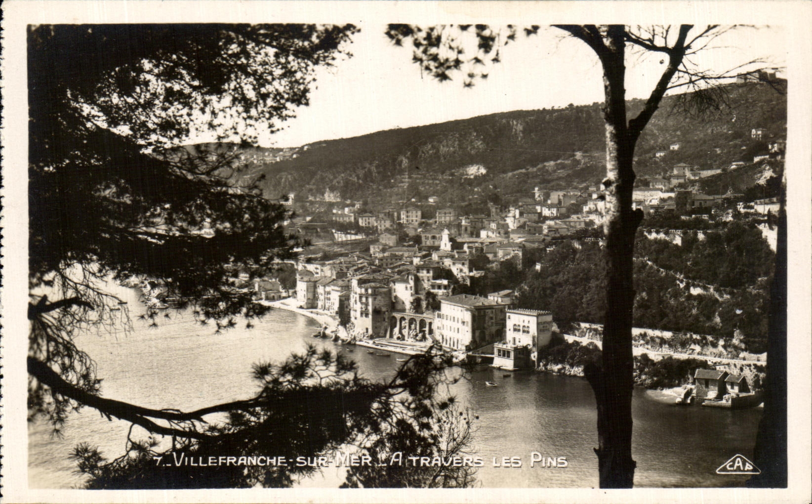 Villefranche-sur-Mer — Vue à travers les pins — C.A.P. Strasbourg