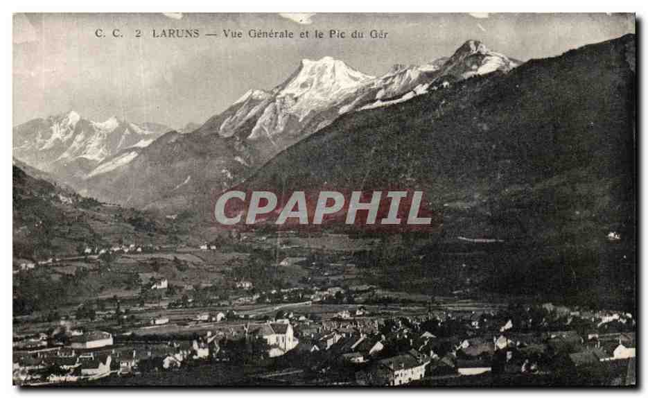 CPA Laruns Vue Generale et le Pic du Ger