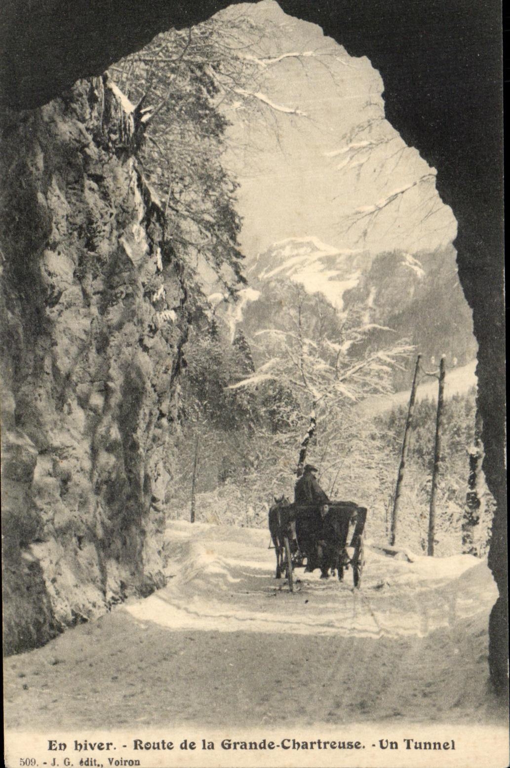 CPA En hiver Route de la Grande Chartreuse un Tunnel 