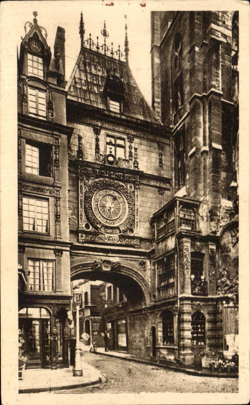 CPA Rouen La Grosse Horloge et la Fontaine