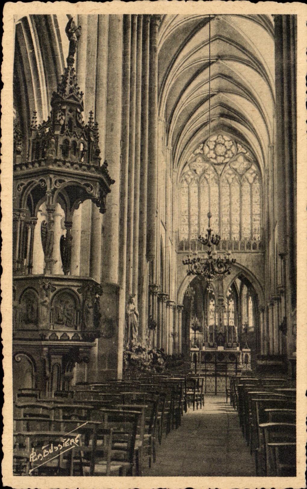 Cathédrale — La Grande Nef — Studio L. Bussière