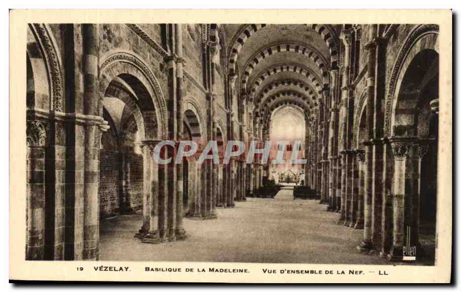 CPA Vezelay Basilique De La Madeleine Vue D'Ensemble De La Nef