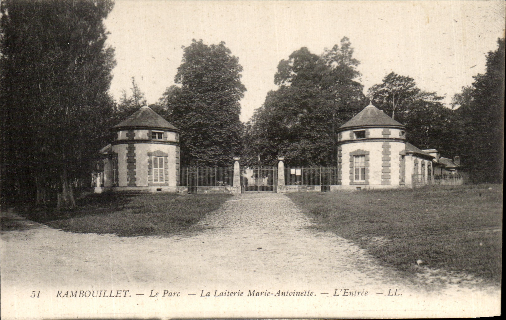 Rambouillet — Le Parc — La Laiterie Marie-Antoinette — L'Entrée — LL.