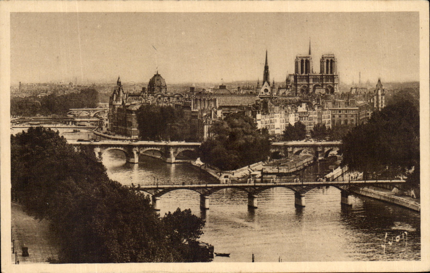 CPA Paris Et Flanant La Cite Notre Dame
