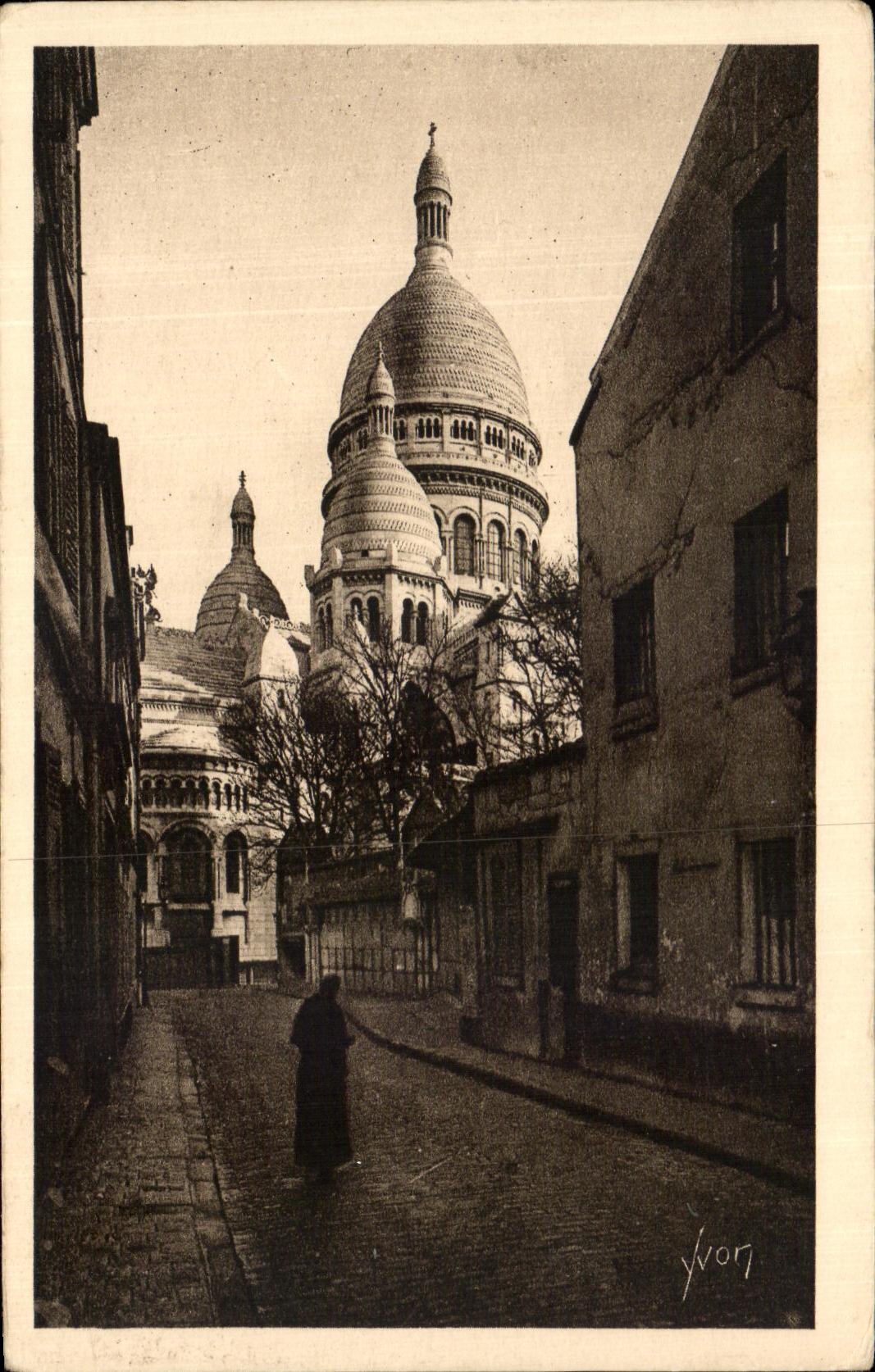 CPA Paris En Flanant Montmartre La Basilique Vue De La Rue Du Chevalier De La Barre