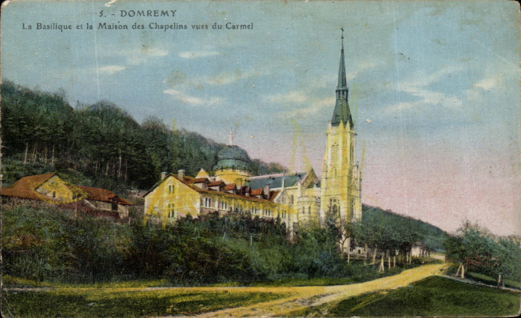 S. - DOMREMY — La Basilique et la Maison des Chapelins vues du Carmel — Édition de la Basilique Nationale