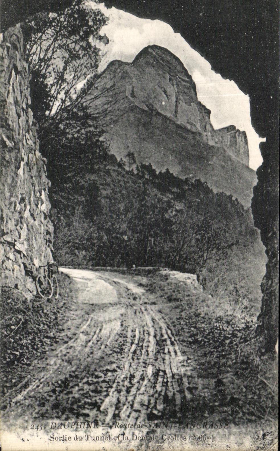 Sortie du Tunnel et la Dent de Grolles — Dauphiné — Route de Saint-Lancrase (2066m)
