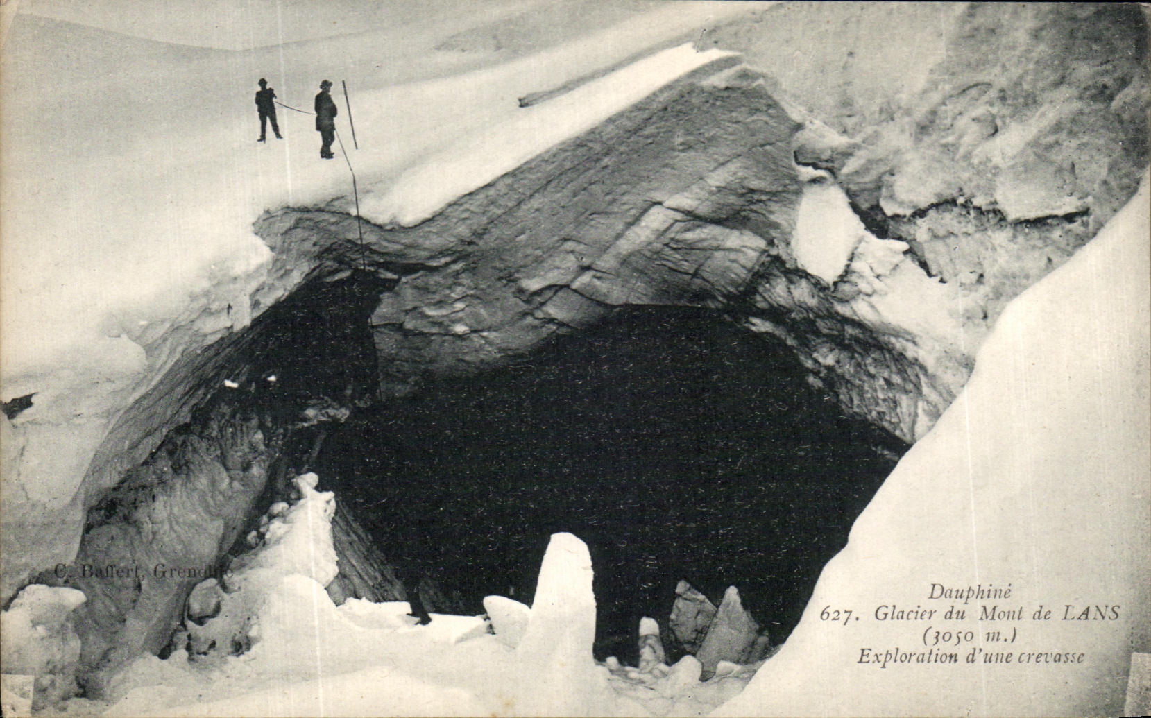 Glacier du Mont de Lans — Exploration d'une crevasse (3050 m.) — C. Baffert, Grenoble, n° 627
