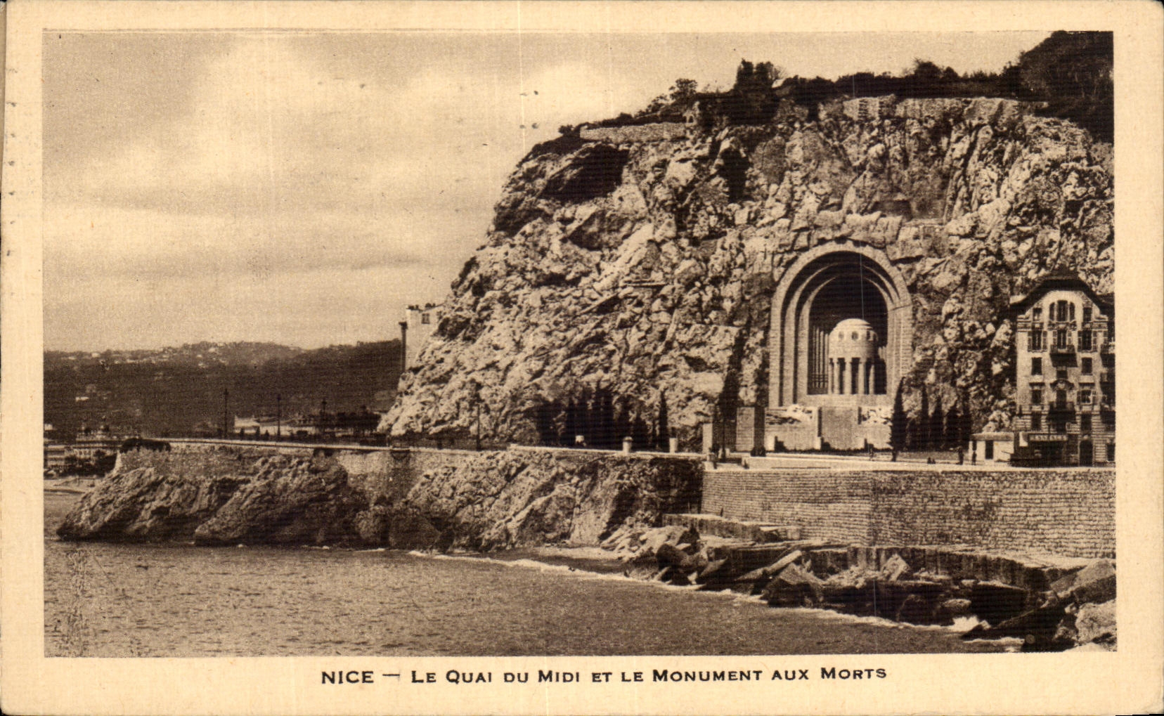CPA Nice Le Quai Du Midi Et Le Monument Aux Morts Militaria 