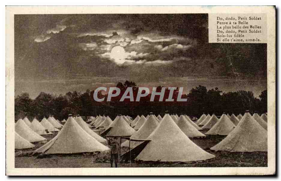 CPA La Vie au Camp 10 heures du soir L'extinction des feux Militaria 