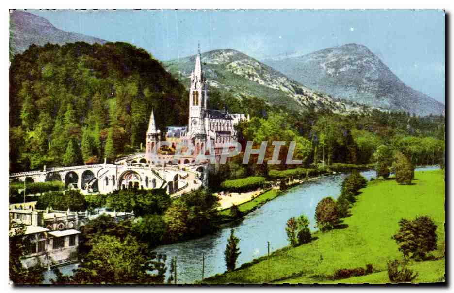 CPA Lourdes La Basilique et le Gave