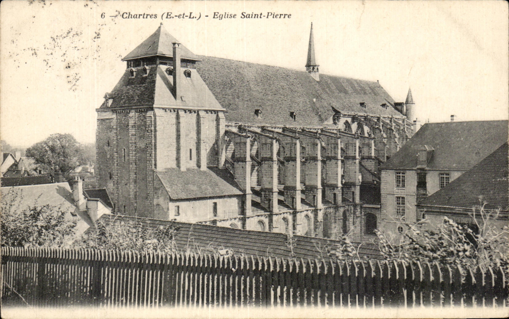 CPA Chartres Eglise Saint Pierre
