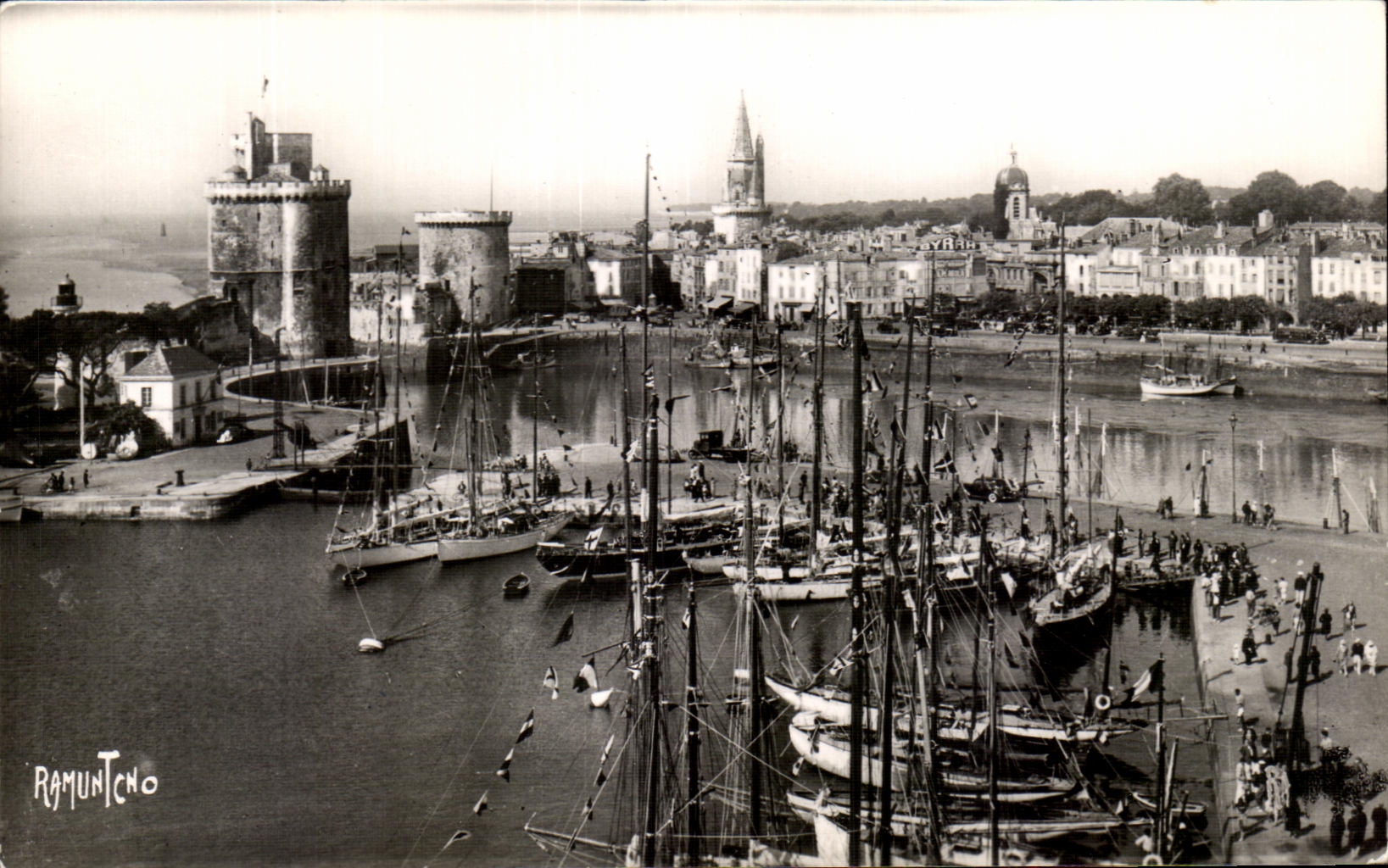 Port de La Rochelle — Bassin intérieur et port d'échouage — Éditions Artistiques Raymond Bergevin, Paris