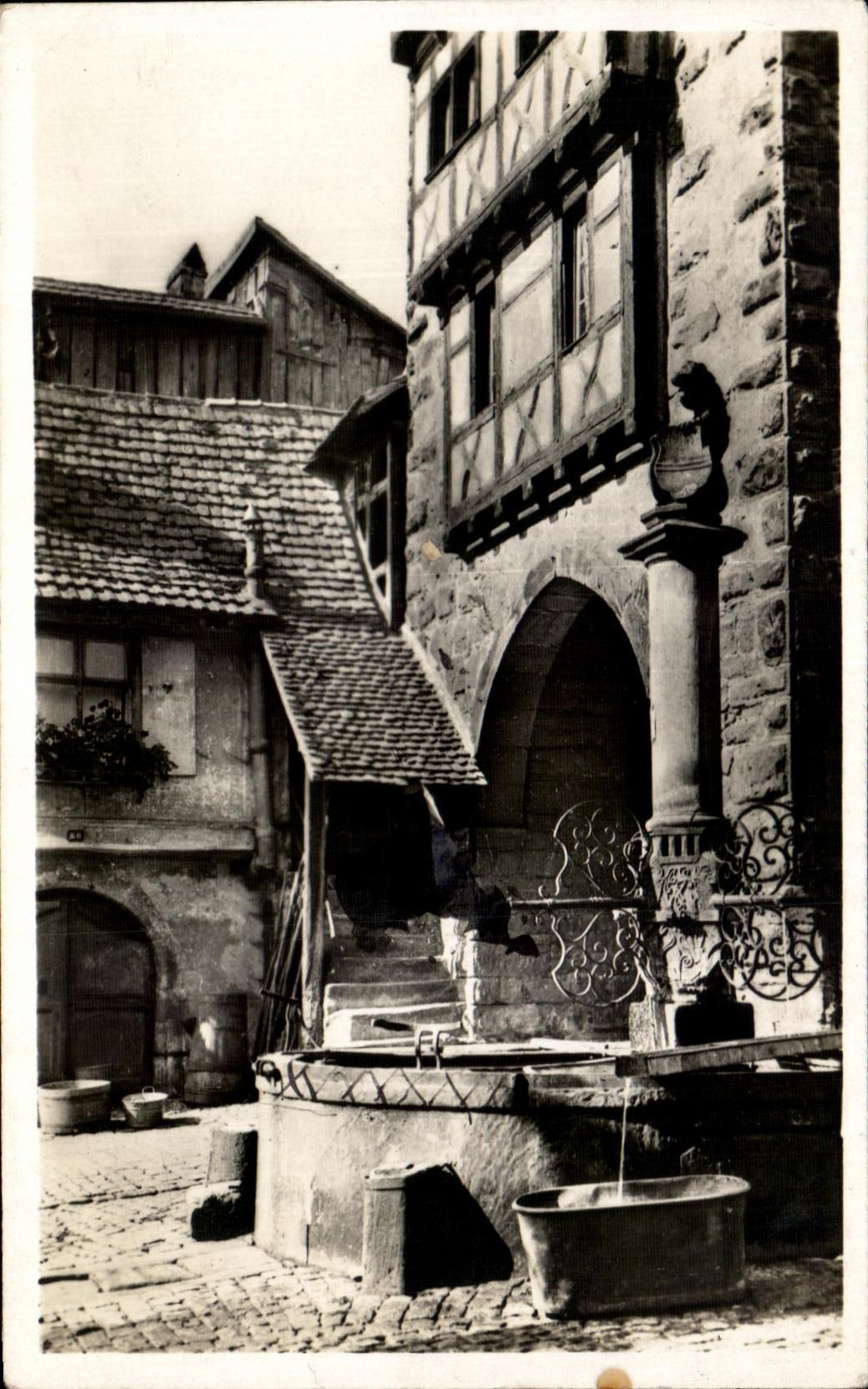 Riquewihr — La fontaine et la porte-haute — Éditions J. Arnould, Colmar, n°38
