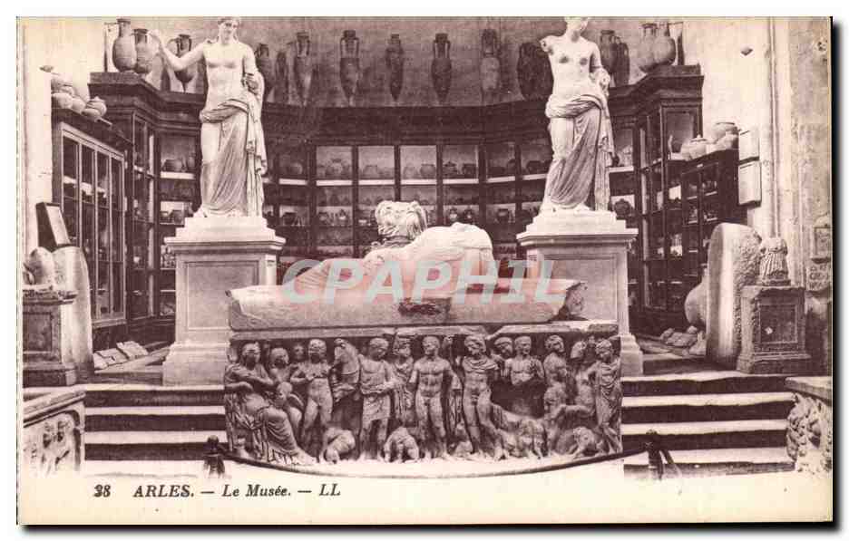 Arles — Le Musée — LL