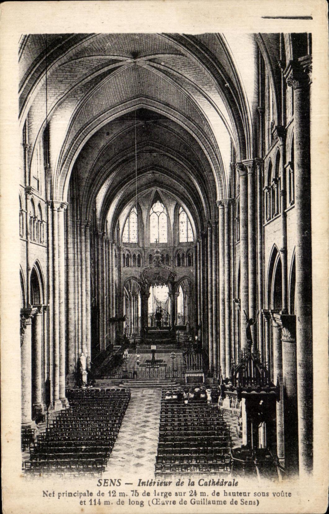 CPA Sens Interieur De la Cathedrale Nef Principale 
