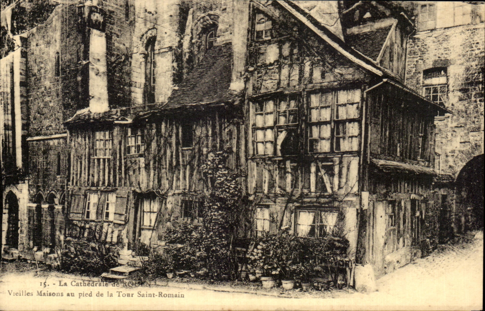 CPA La Cathedrale De Rouen Vieilles Maisons Au Pied De La Tour Saint Romain
