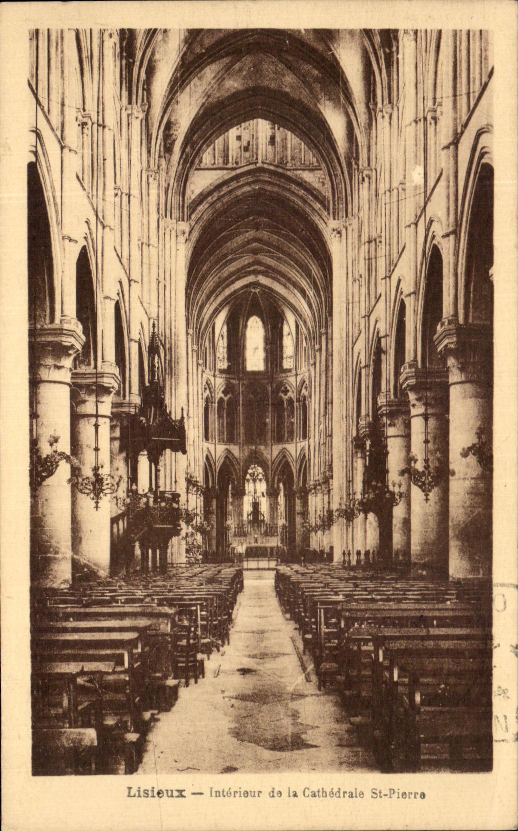 CPA Lisieux interieur de la Cathedrale St Pierre
