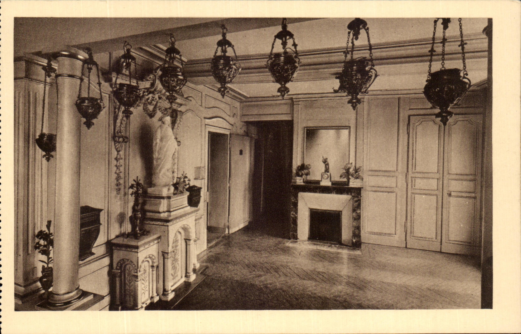 Aux Buissonnets — La Chambre-Oratoire — Vue prise de l'alcôve, 13 mai 1883