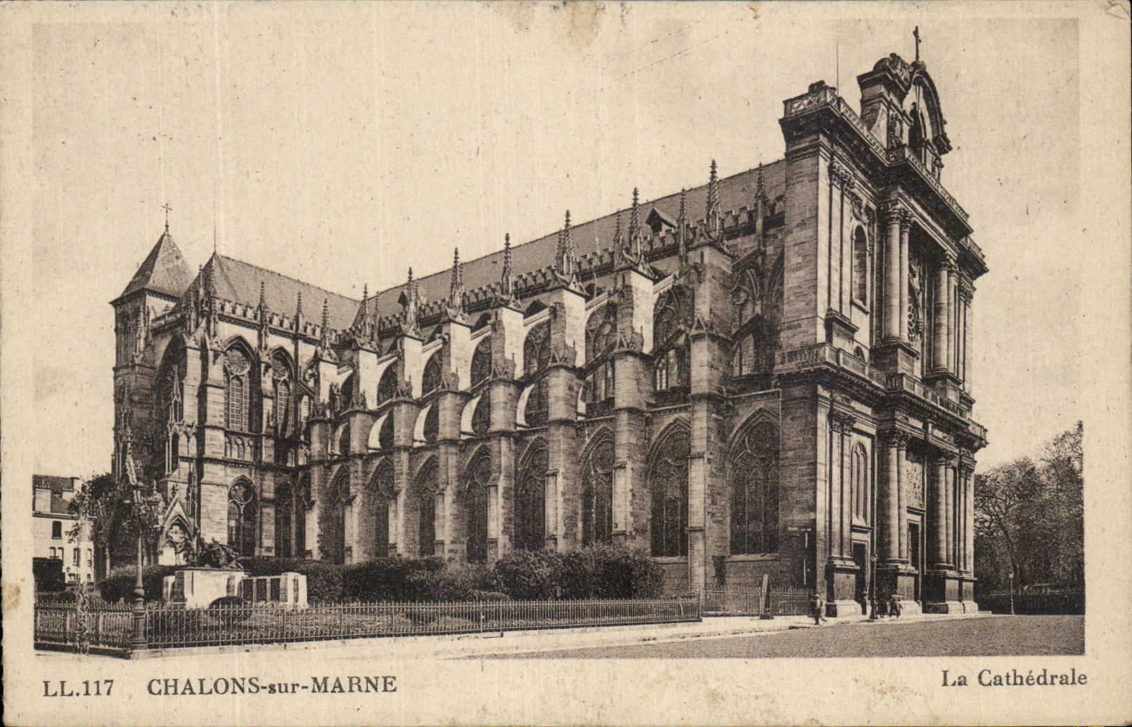 CPA Chalons Sur Marne La cathedrale