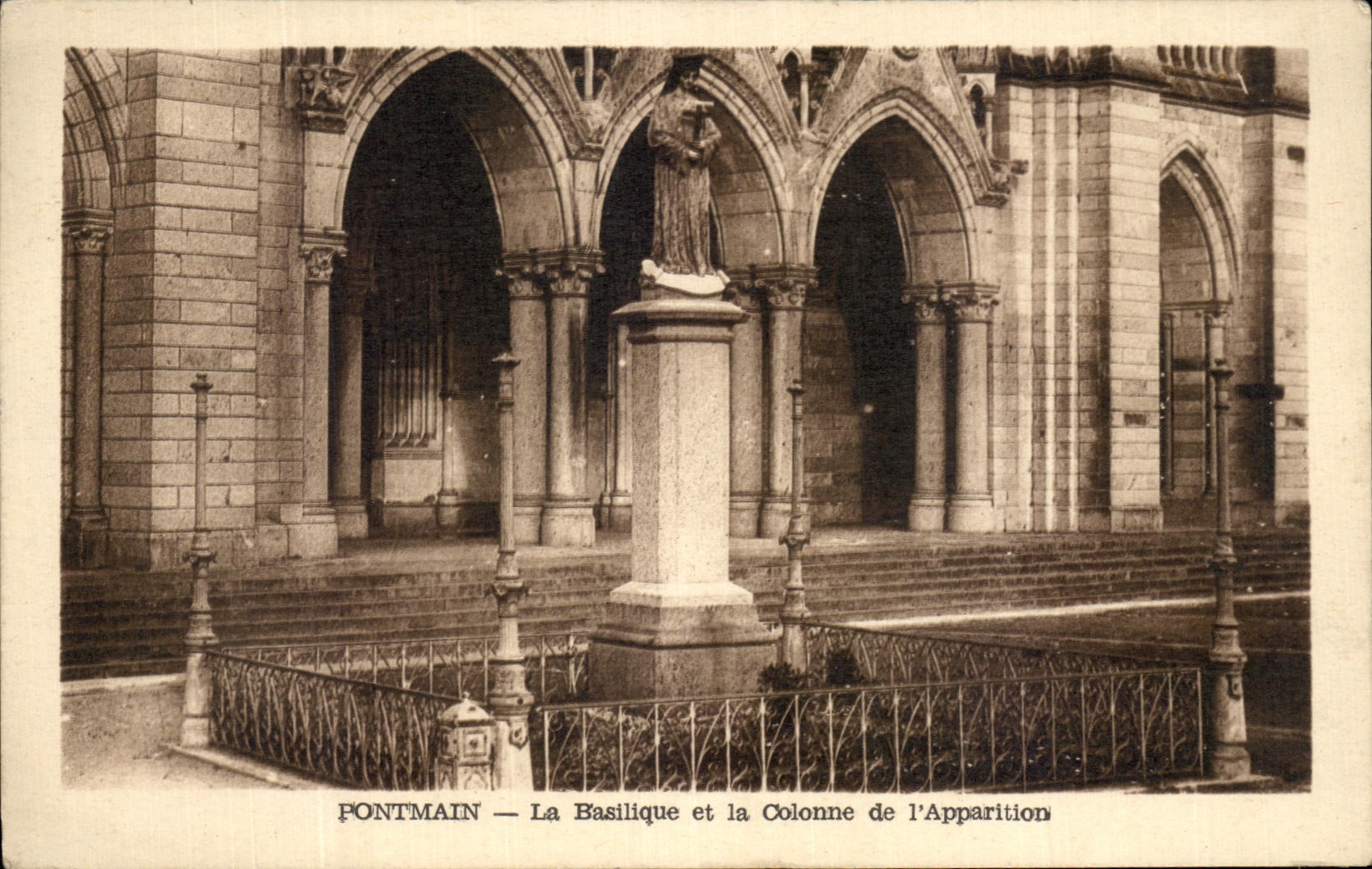 CPA Pontmain La Basilique Et La Colonne De L'apparition