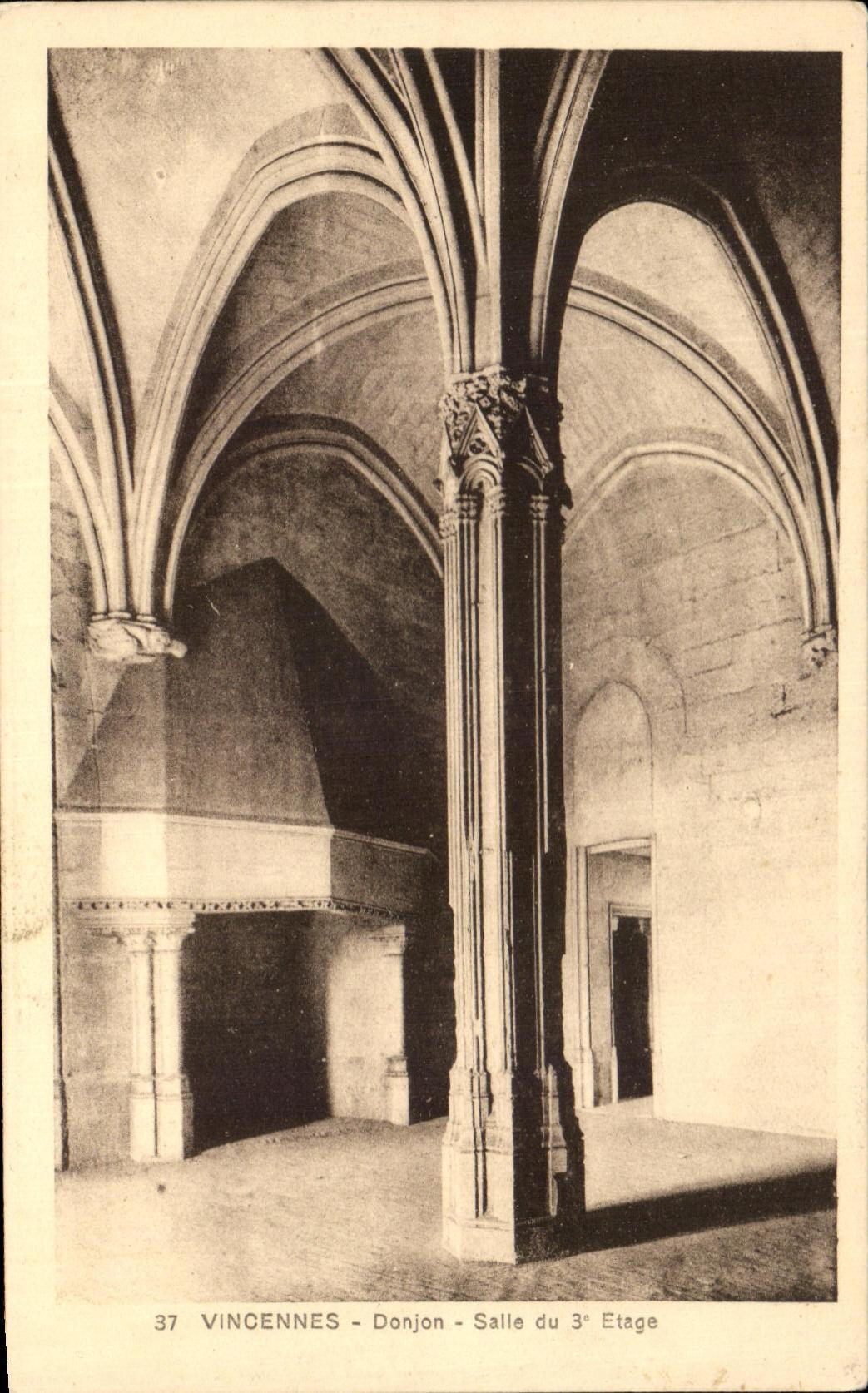 Vincennes - Donjon - Salle du 3e Étage — éditeur LES AMIS DE VINCENNES, n° 37