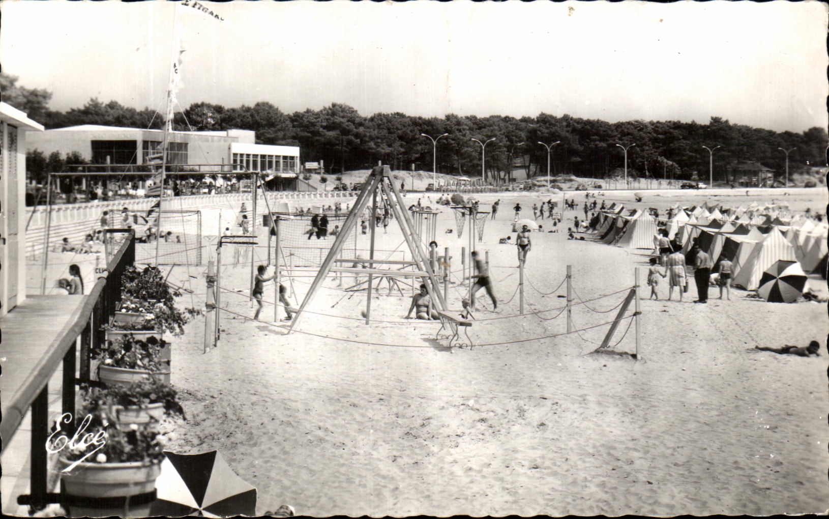 Plage de Pigan — Vue animée avec installations de jeux — Éditeur Elcée