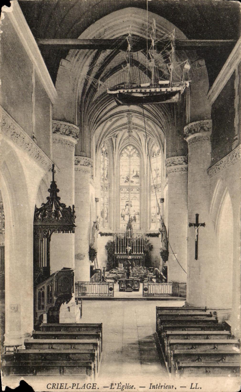 CPA Criel Plage L'Eglise Interieur Bateau