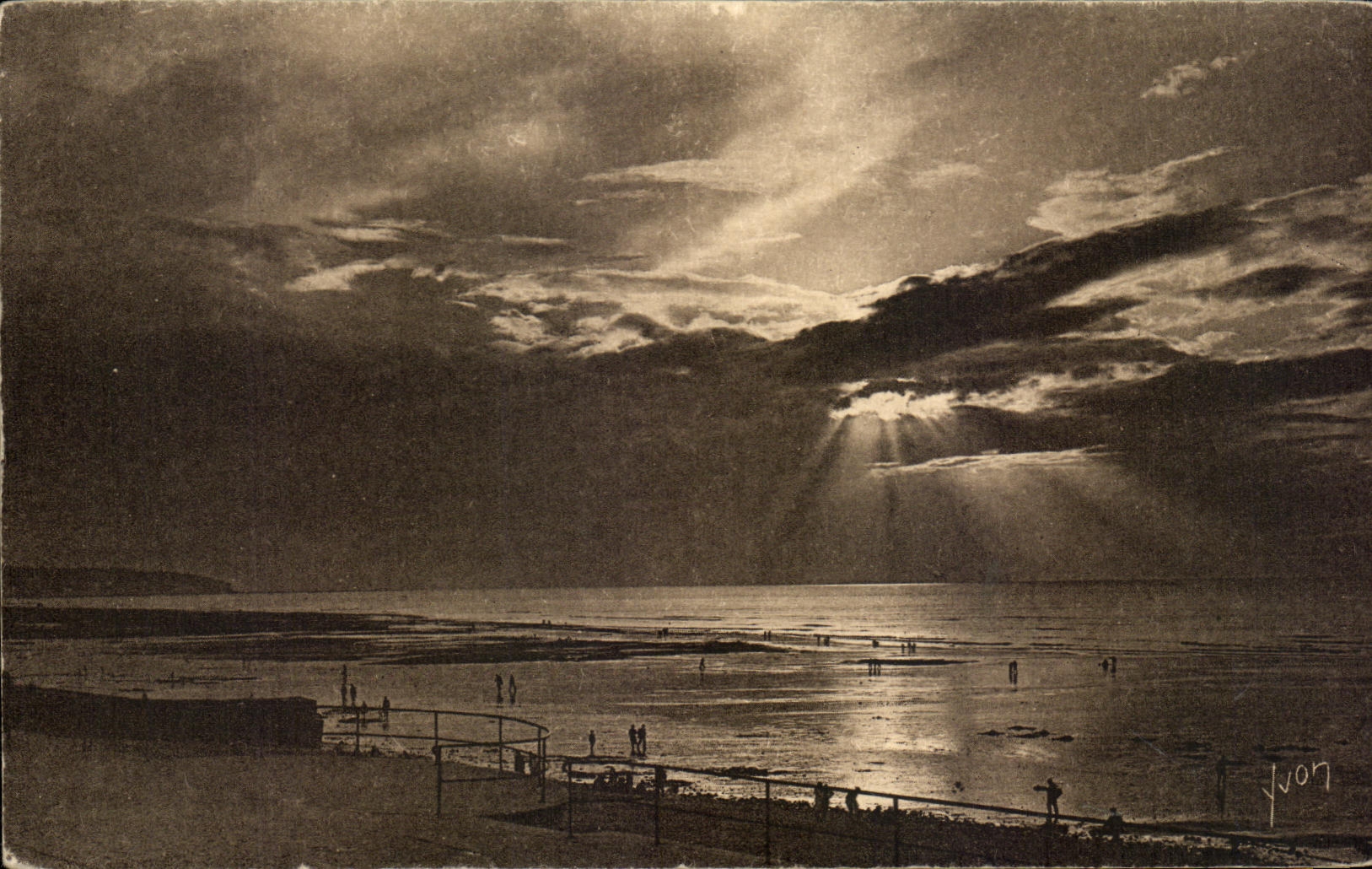 CPA Dieppe Crepuscule sur la Plage
