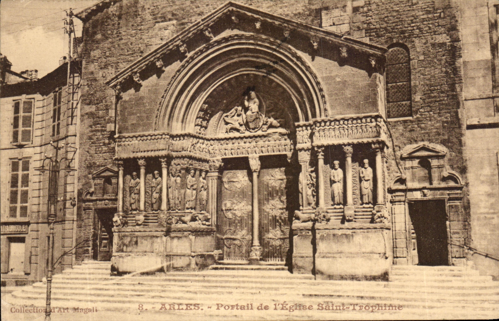 CPA Arles Portail de L'Eglise Saint Trophime
